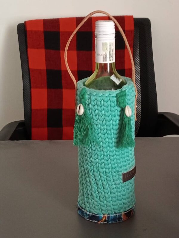 Wine bottle holder